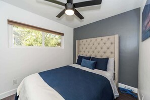 2 室のベッドルーム、アイロン / アイロン台、WiFi、ベッドシーツ