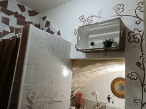Doccia, asciugacapelli, bidet, asciugamani