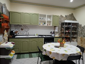 Fridge, oven, stovetop, coffee/tea maker - Seed of Etna (Catania)