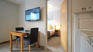 2 makuuhuonetta, silitysrauta/-lauta, Wi-Fi