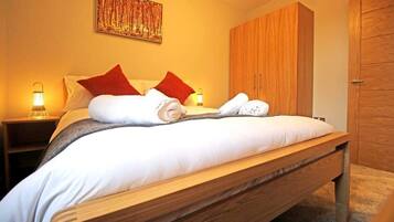 2 bedrooms, iron/ironing board, WiFi, bed sheets