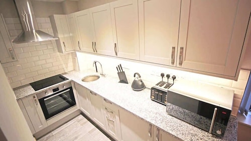 Stylish Central Chester Apartment - Free Parking