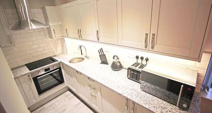 Stylish Central Chester Apartment - Free Parking