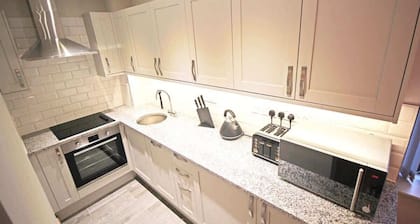 Stylish Central Chester Apartment - Free Parking