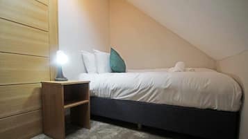 2 bedrooms, iron/ironing board, WiFi