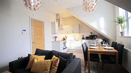2 bed Central Chester Apartment - Free Parking
