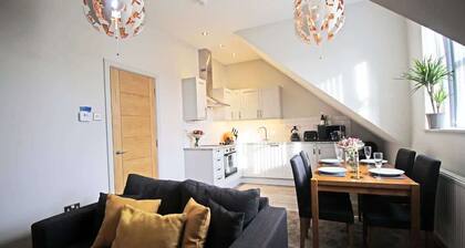 2 bed Central Chester Apartment - Free Parking