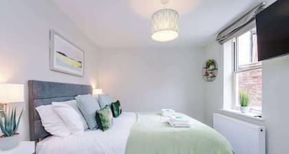 Modern Central 2 Bed Apartment