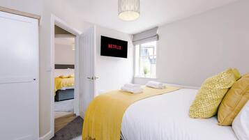 2 chambres, fer et planche à repasser, Wi-Fi, draps fournis