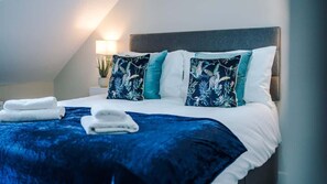 2 bedrooms, iron/ironing board, WiFi