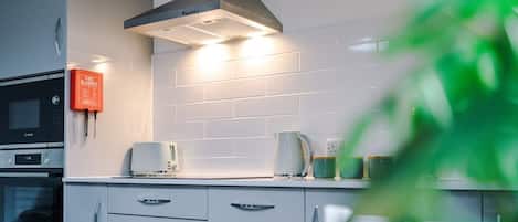 Fridge, cookware/dishes/utensils