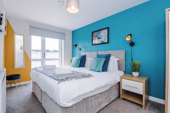 4 habitaciones, tabla de planchar con plancha, wifi y ropa de cama 