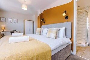 4 makuuhuonetta, silitysrauta/-lauta, Wi-Fi, vuodevaatteet