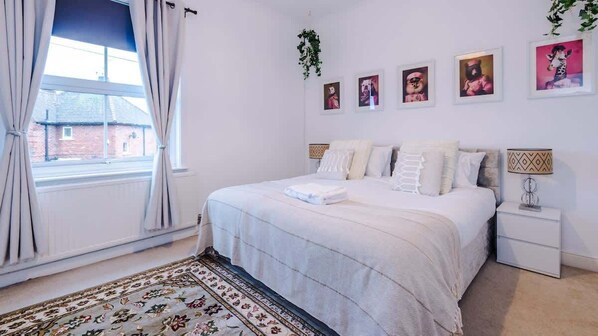 3 bedrooms, iron/ironing board, WiFi, bed sheets