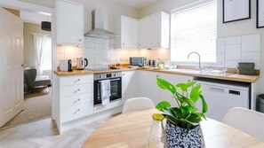 冰箱、微波炉、烤箱、炉灶