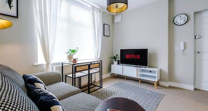 1BR Designer apartment for City Breaks in Chester.