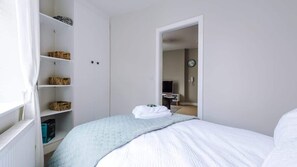 1 chambre, fer et planche à repasser, lit parapluie, Wi-Fi