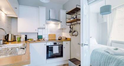 1BR Designer apartment for City Breaks in Chester.