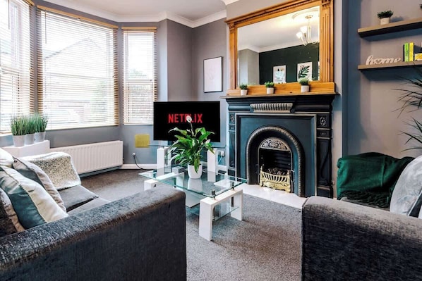 Televisión, chimenea