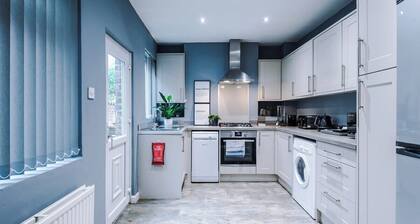 Spacious Modern Chester Home - Great Location