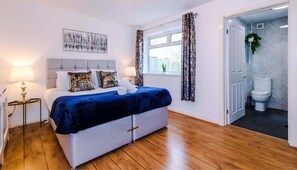 4 chambres, fer et planche à repasser, lit de bébé portatif, Wi-Fi