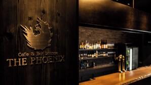 A bar counter with a wooden backdrop and a sign reading "Cafe & Bar Lounge THE PHOENIX". - Wyndham Garden Sapporo Odori (Sapporo)