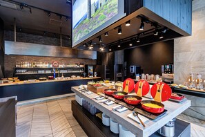 每日供應吃到飽早餐 (每人 JPY2300)