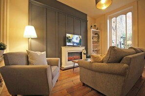 Télévision, cheminée