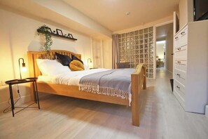 3 chambres, fer et planche à repasser, Wi-Fi, draps fournis