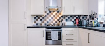 Relaxing 3 bedroom Chester Home with garden