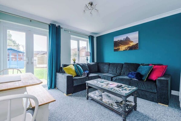 Televisión y chimenea 