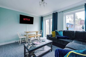 Living area - Relaxing 3 bedroom Chester Home with garden (Chester)
