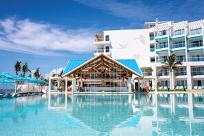 6 bars/lounges, 2 swim-up bars, 2 poolside bars