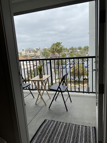 Affluent/Lavish TOP FLOOR SUITE IN DOWNTOWN BREA!