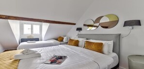 3 bedrooms, in-room safe, desk, iron/ironing board