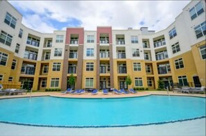 Pool - LUXE 1 BR RETREAT- Pool View by NRG and Med Center (Houston)