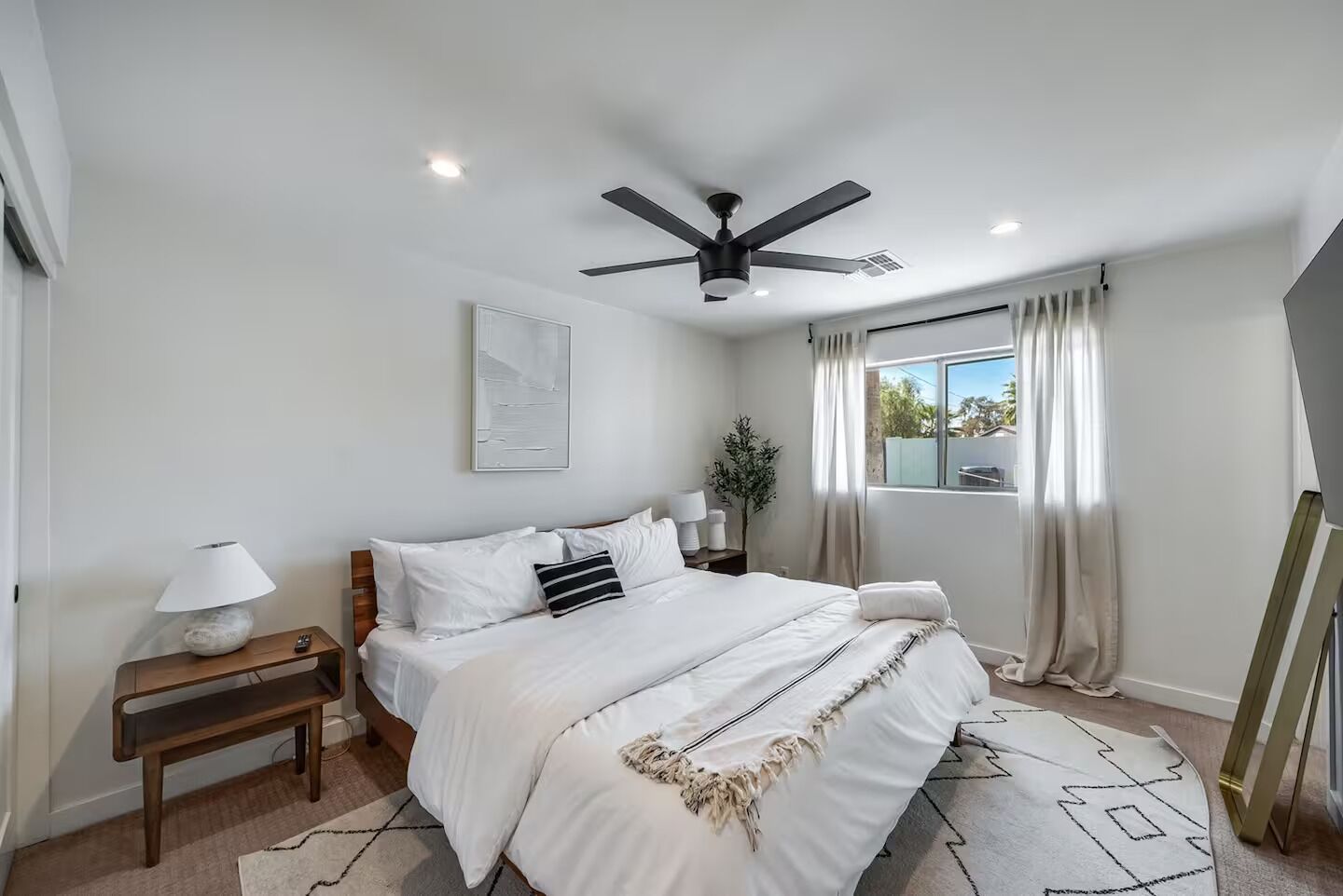 4 bedrooms, iron/ironing board, travel cot, free WiFi