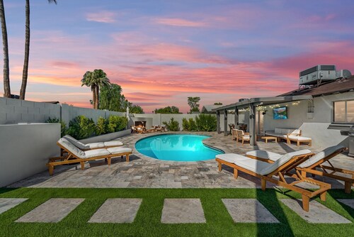 Old Town Pool Retreat • Heated Pool •Cabana• Games