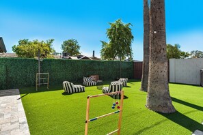 Property grounds - Old Town Pool Retreat • Heated Pool •Cabana• Games (Scottsdale)