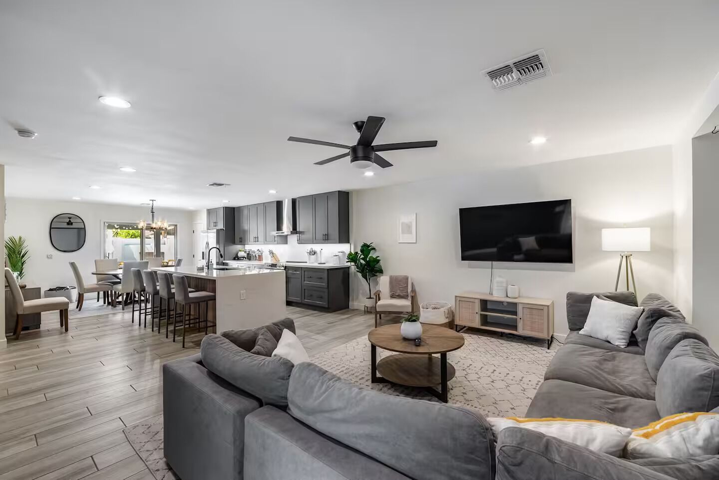 TV, fireplace, offices