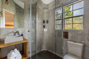 Economy-Zweibettzimmer | Badezimmer