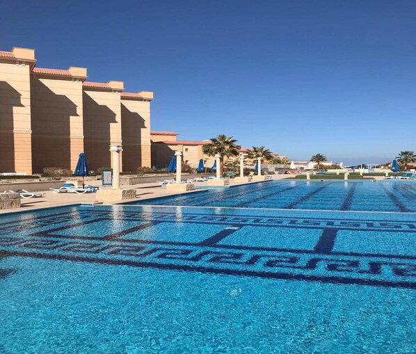 Apartment, 2 Queen-Betten | Pool | Außenpool