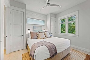 6 bedrooms, desk, iron/ironing board, free WiFi