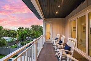 Property grounds - Steps to Beach - Resort Pool/Slide/Spa/Gulf Views (Siesta Key)