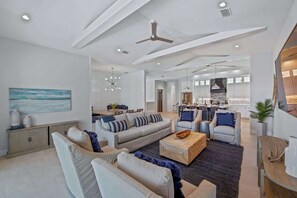 Smart TV, videogiochi, tavolo da ping pong, studio