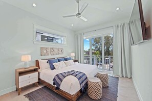 6 bedrooms, desk, iron/ironing board, free WiFi