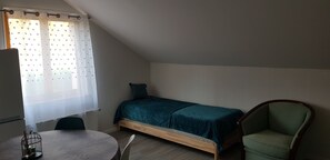 1 bedroom, desk, free WiFi, bed sheets