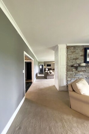 Interior - Exquisite, first floor stone ranch Gettysburg large kitchen/living area - quiet  (Gettysburg)