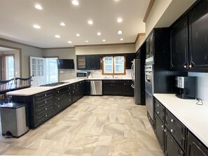 Fridge, microwave, stovetop, dishwasher - Exquisite, first floor stone ranch Gettysburg large kitchen/living area - quiet  (Gettysburg)