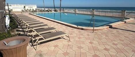 Piscine couverte, piscine extérieure